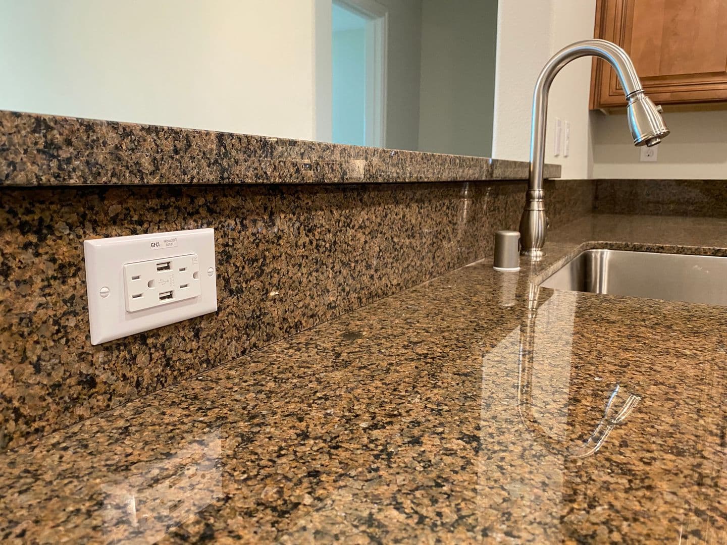 Rialto Apartment: 606 S. Riverside Ave