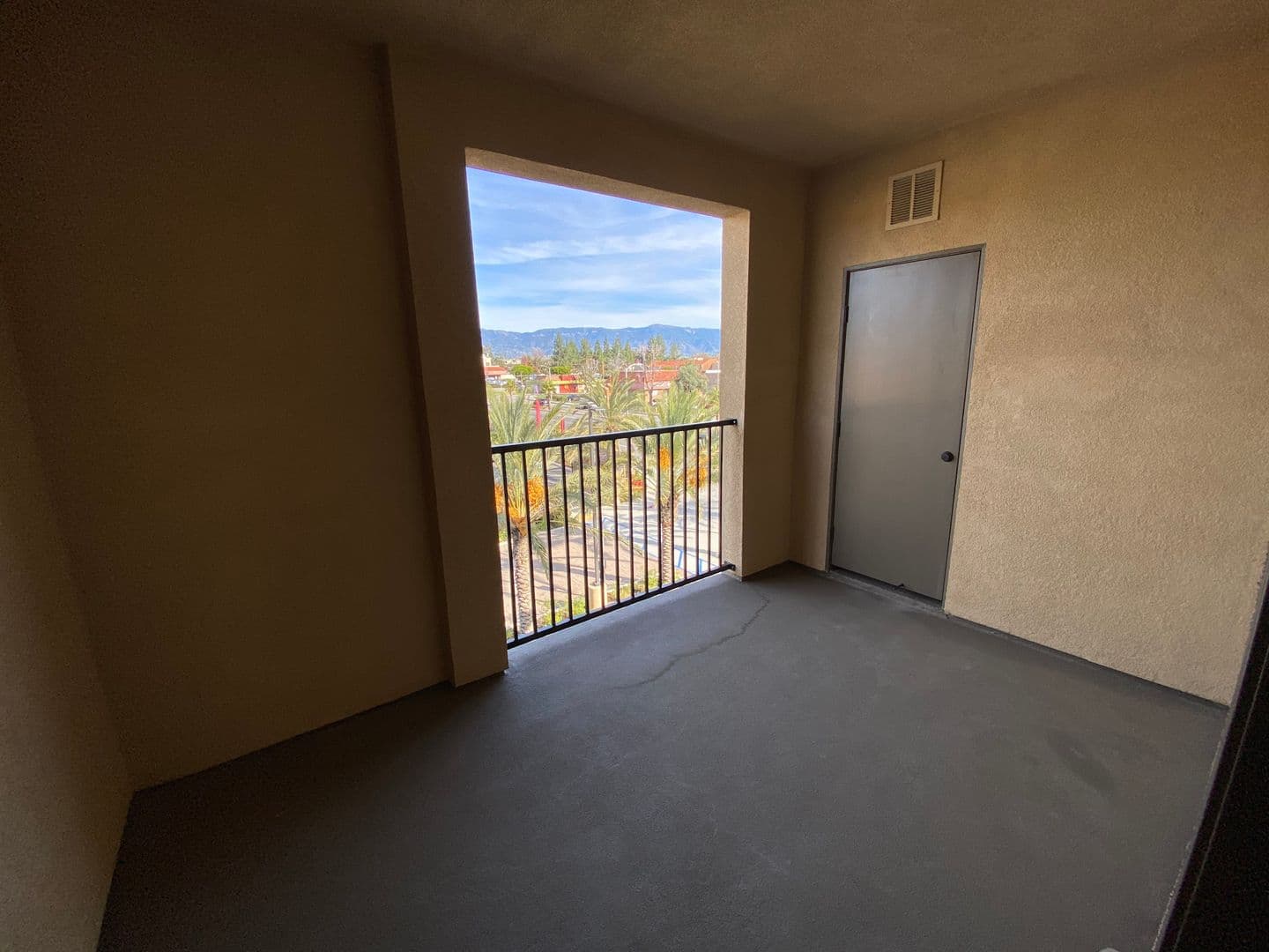 Rialto Apartment: 606 S. Riverside Ave