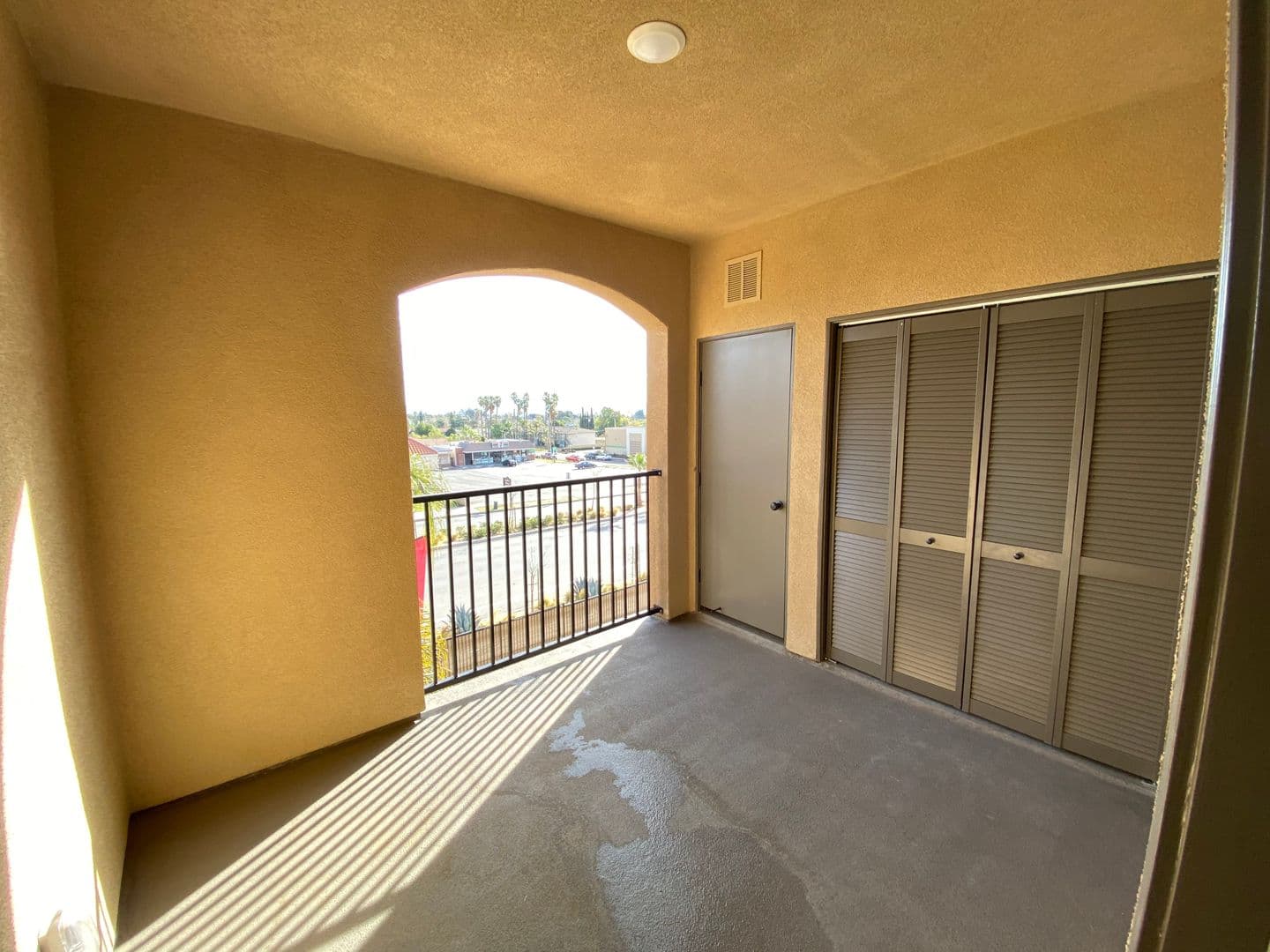 Rialto Apartment: 606 S. Riverside Ave