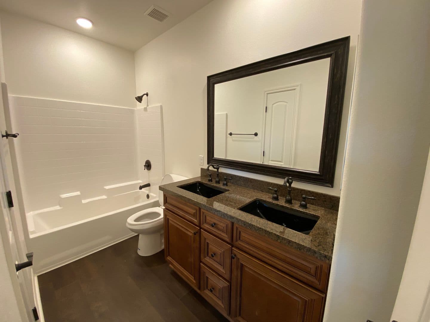 Rialto Apartment: 606 S. Riverside Ave