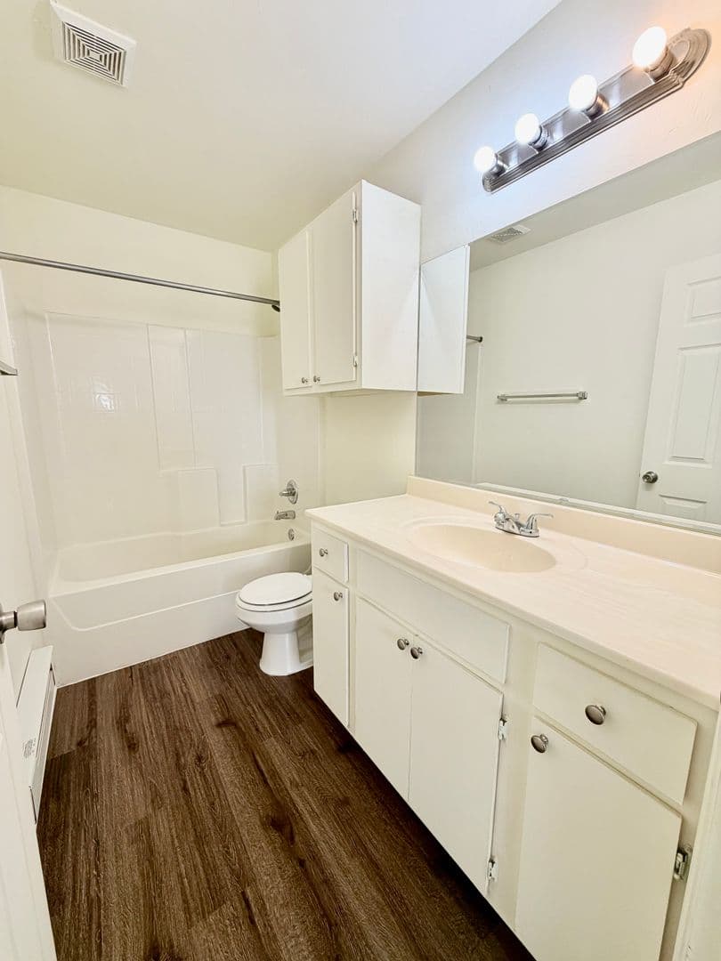 Chickasha Apartment: 501 W Country Club Rd