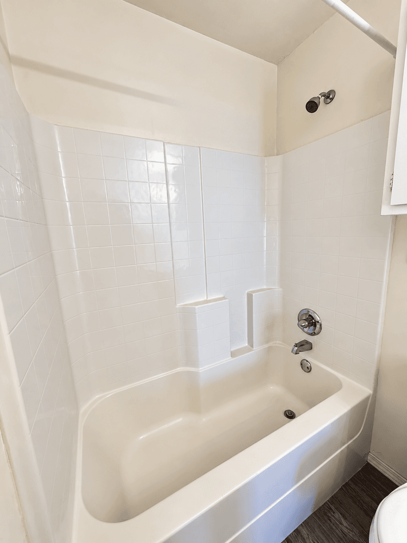 Chickasha Apartment: 501 W Country Club Rd