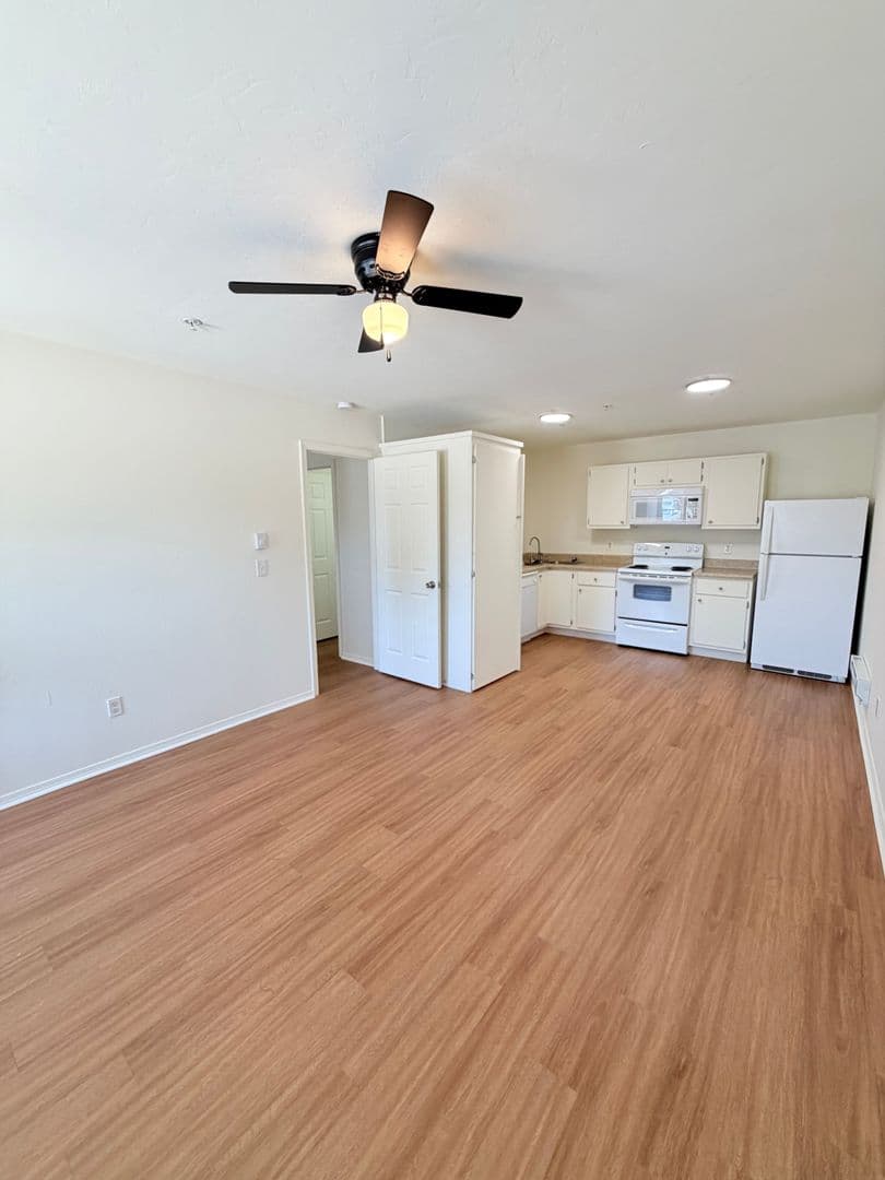 Chickasha Apartment: 501 W Country Club Rd
