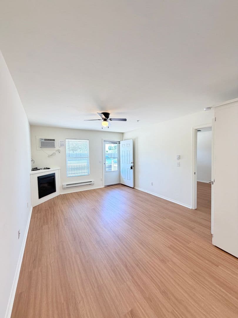 Chickasha Apartment: 501 W Country Club Rd