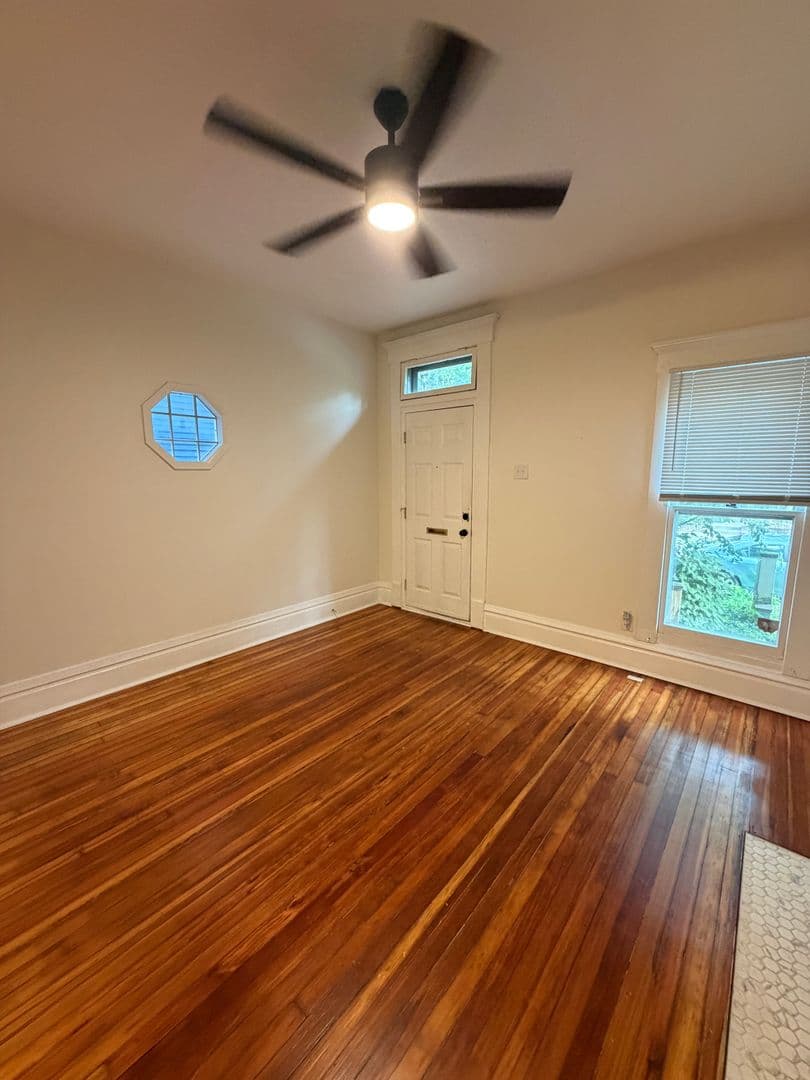 Columbus Apartment: 297 Reinhard Ave