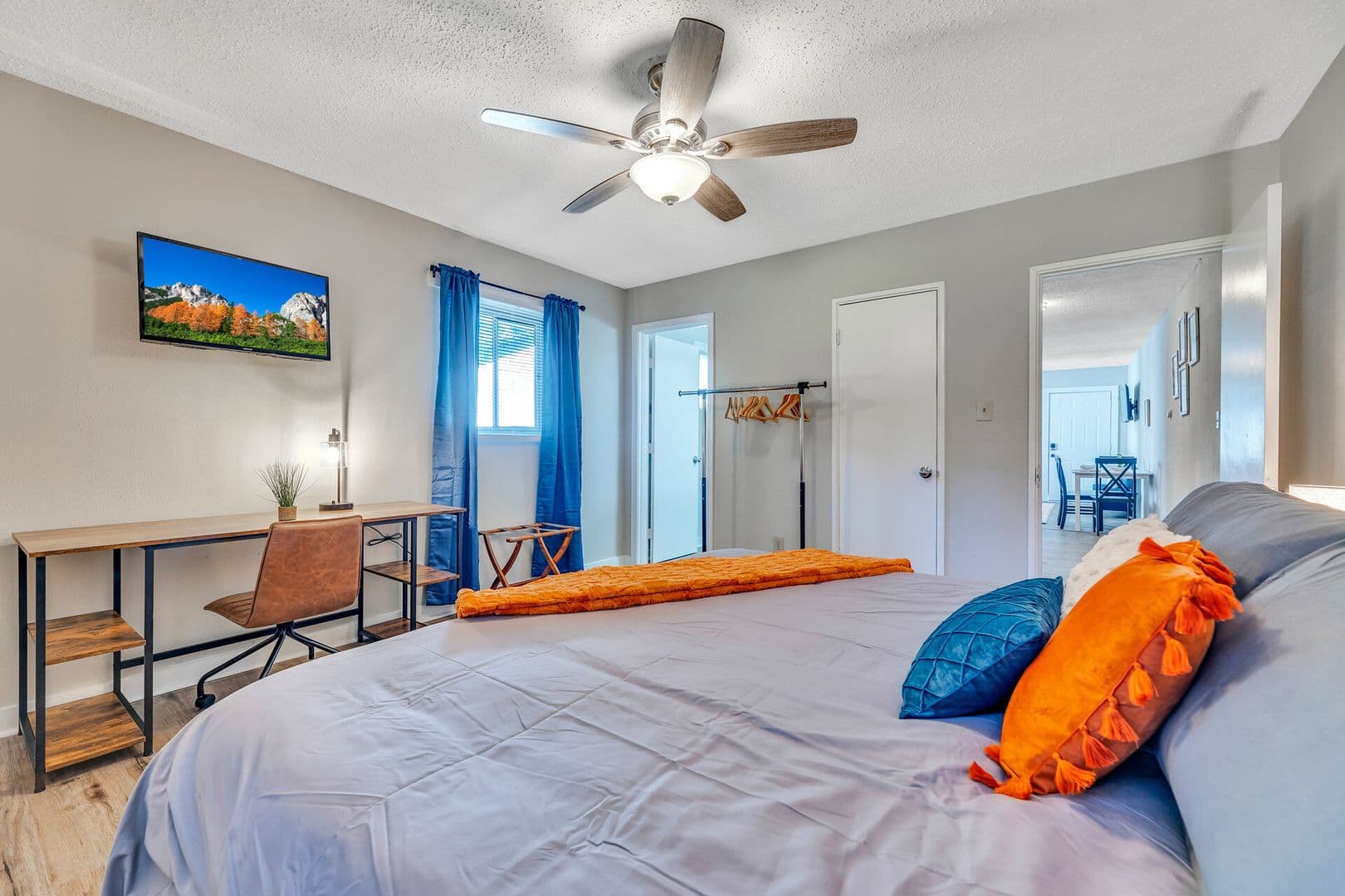 East Point Apartment: 1329 Walker Avenue (Right side)