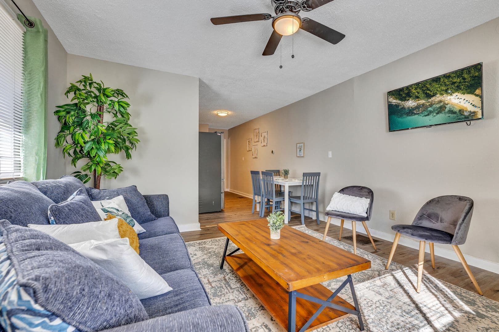 East Point Apartment: 1329 Walker Avenue (Right side)