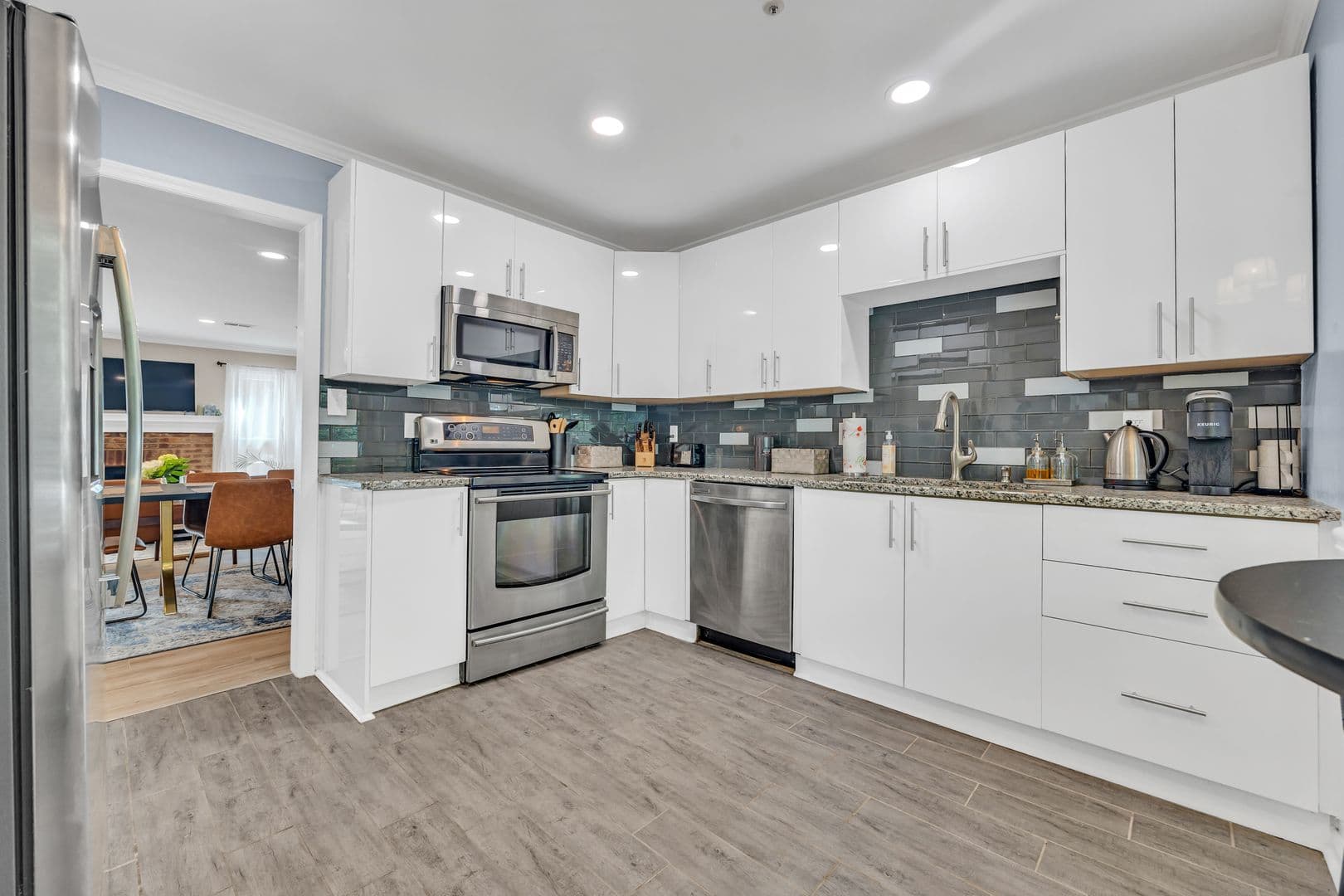 Marietta Apartment: 586 Saint James Walk Southeast