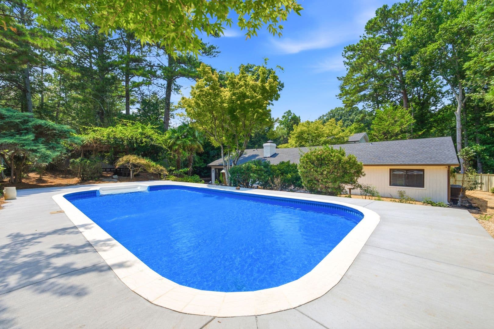 Roswell House: 1845 Branch Valley Drive