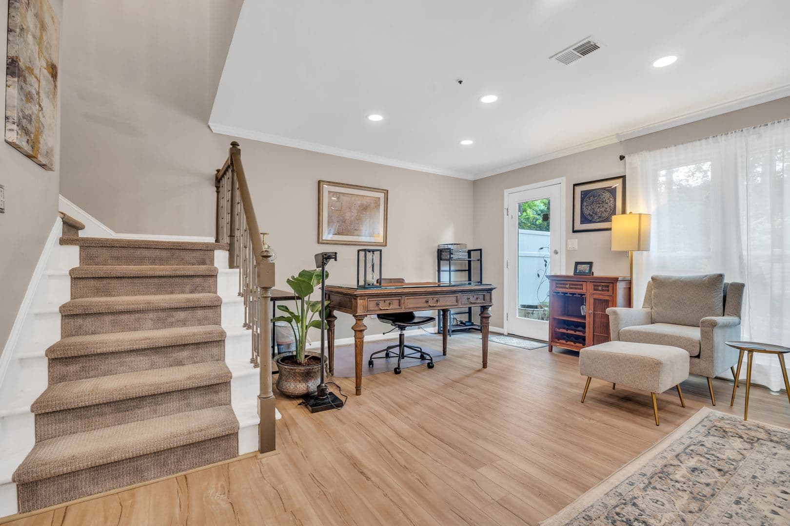 Marietta Apartment: 586 Saint James Walk Southeast