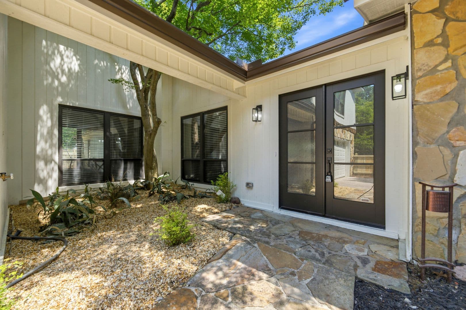 Roswell House: 1845 Branch Valley Drive