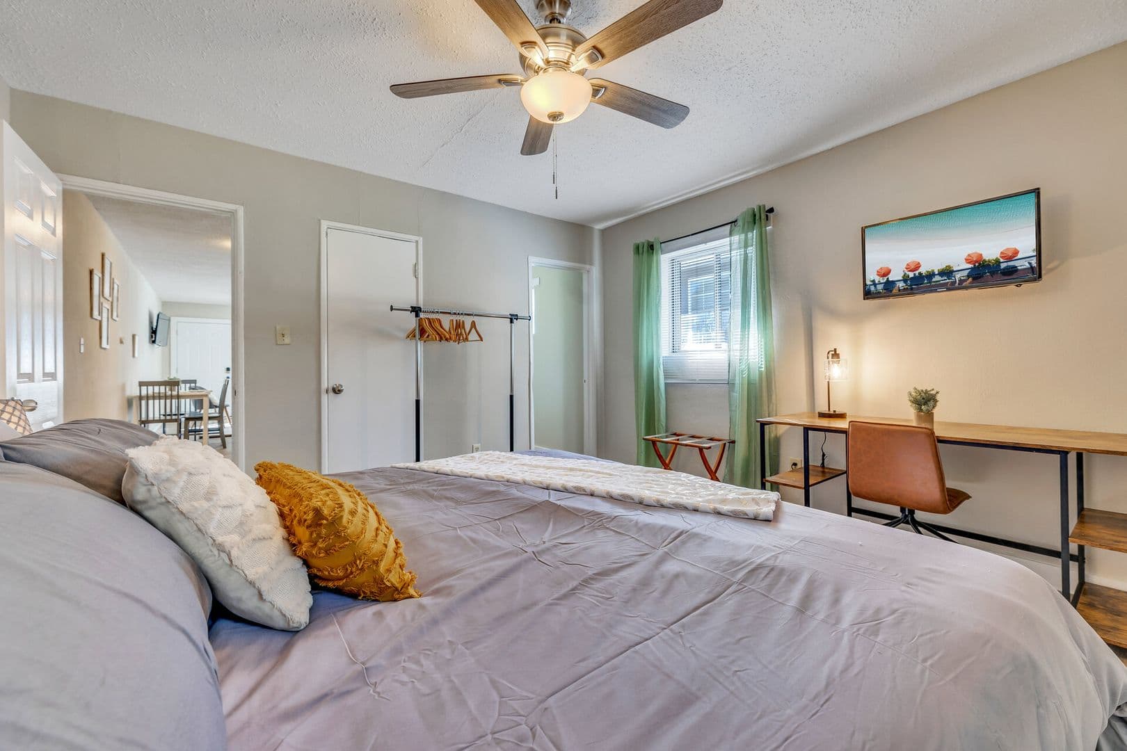 East Point Apartment: 1329 Walker Avenue (Right side)