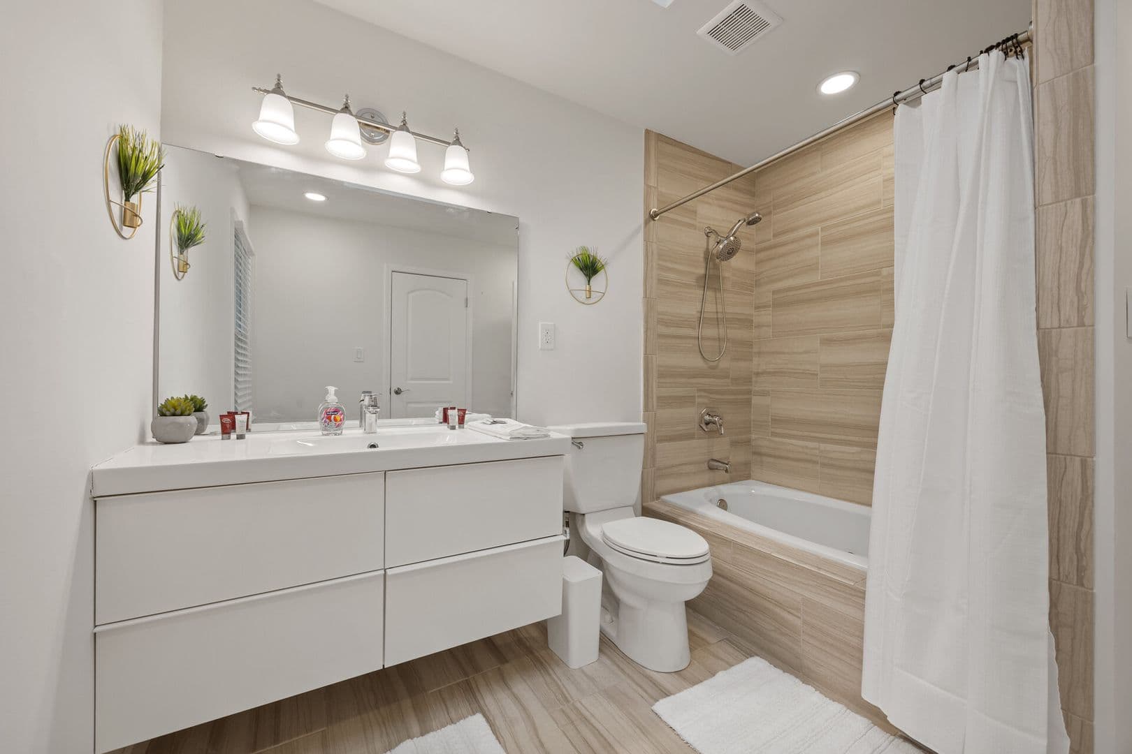 Smyrna House: 82 Vanessa Drive