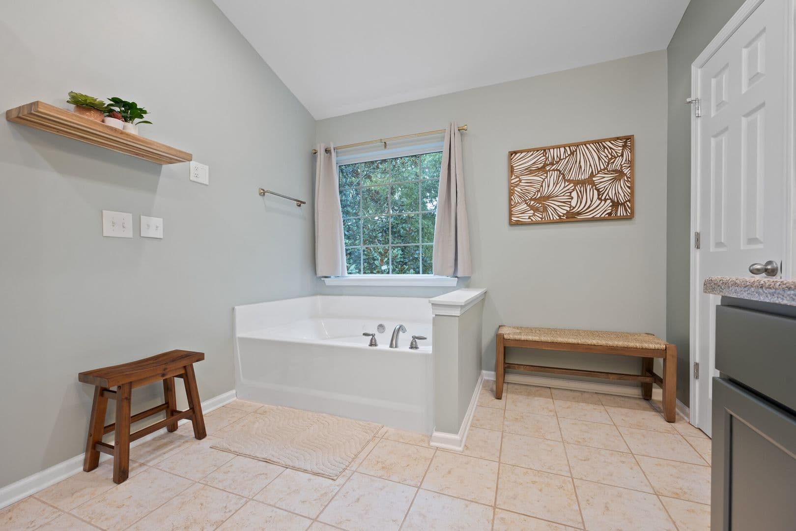 Alpharetta House: 13581 Weycroft Circle