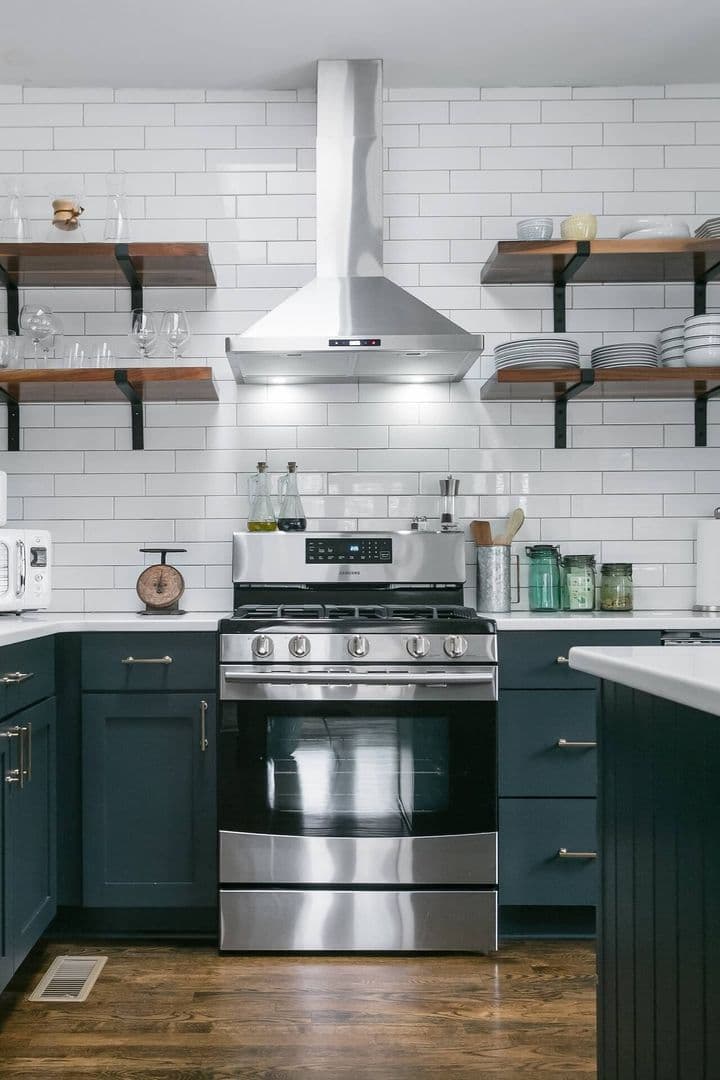 Atlanta House: 1876 DeKalb Avenue Northeast