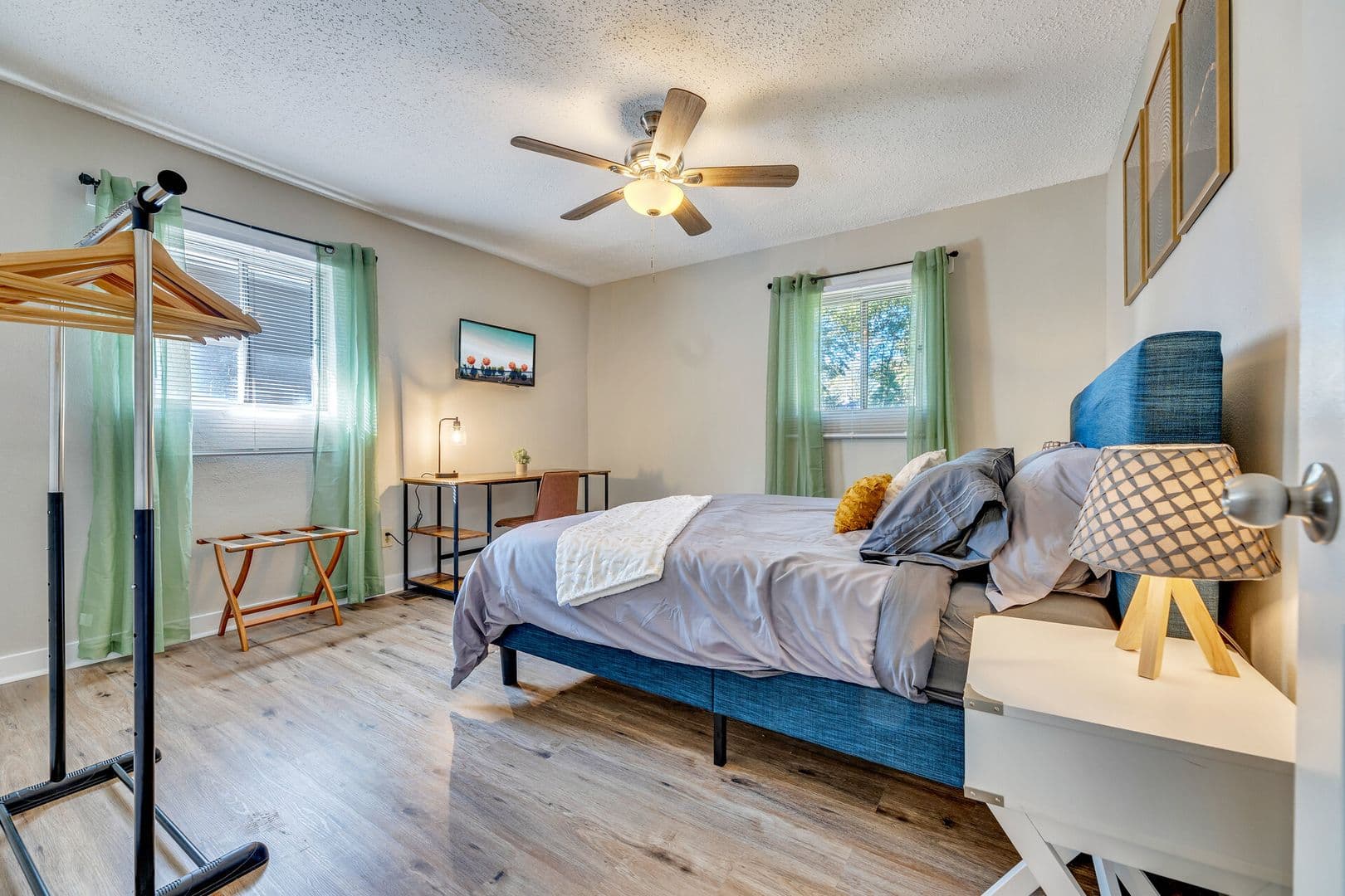 East Point Apartment: 1329 Walker Avenue (Right side)