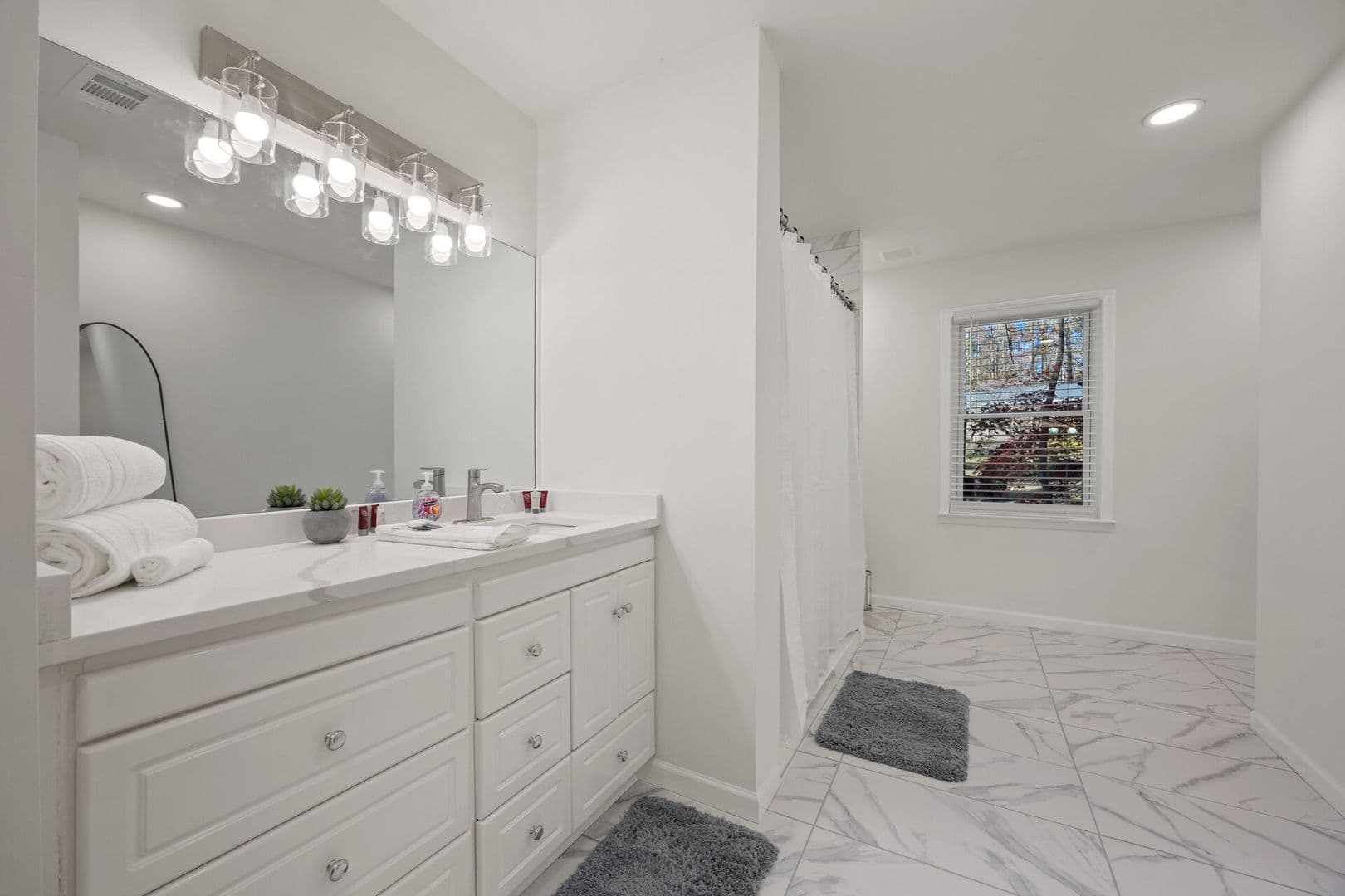 Smyrna House: 82 Vanessa Drive