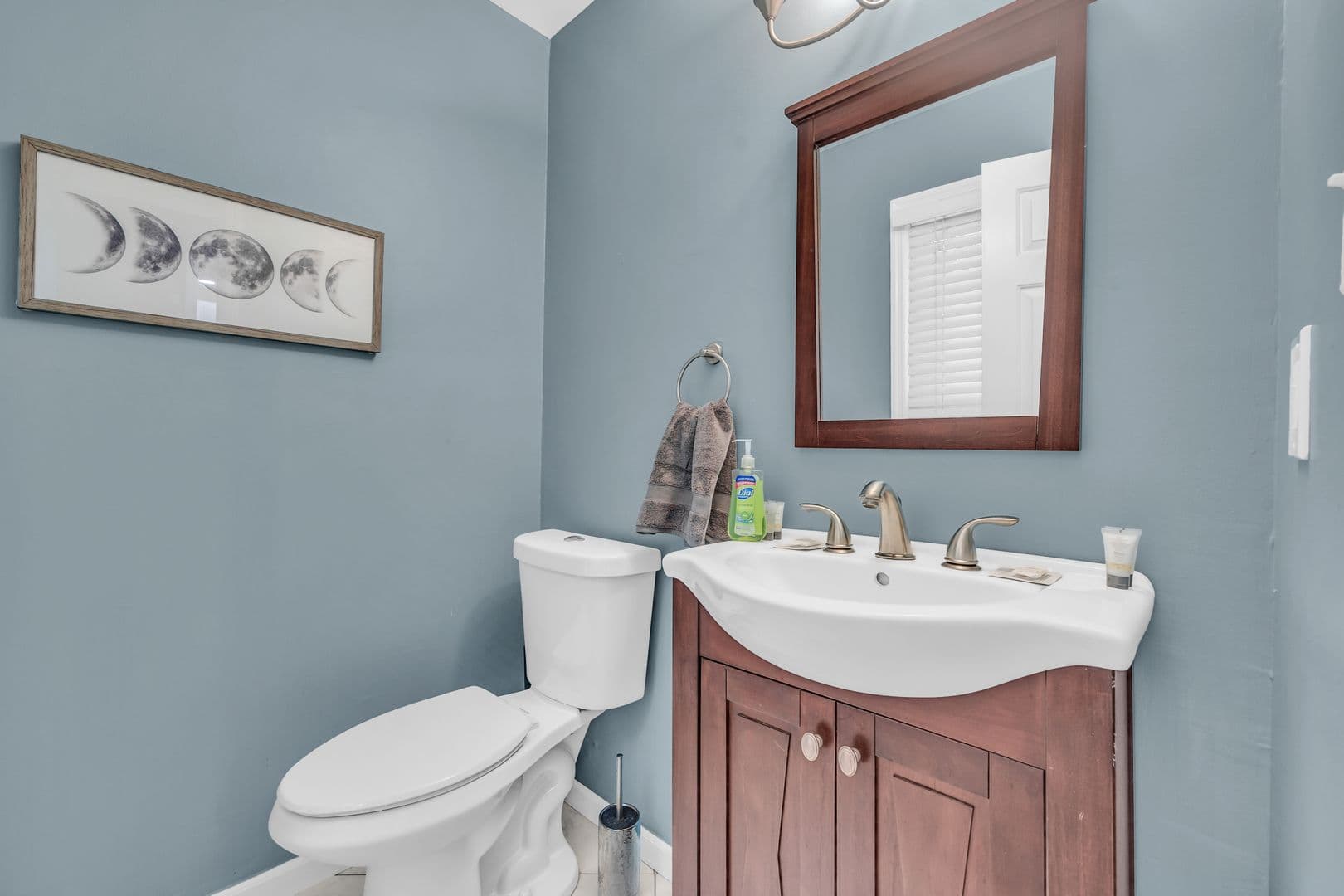 Marietta Apartment: 586 Saint James Walk Southeast