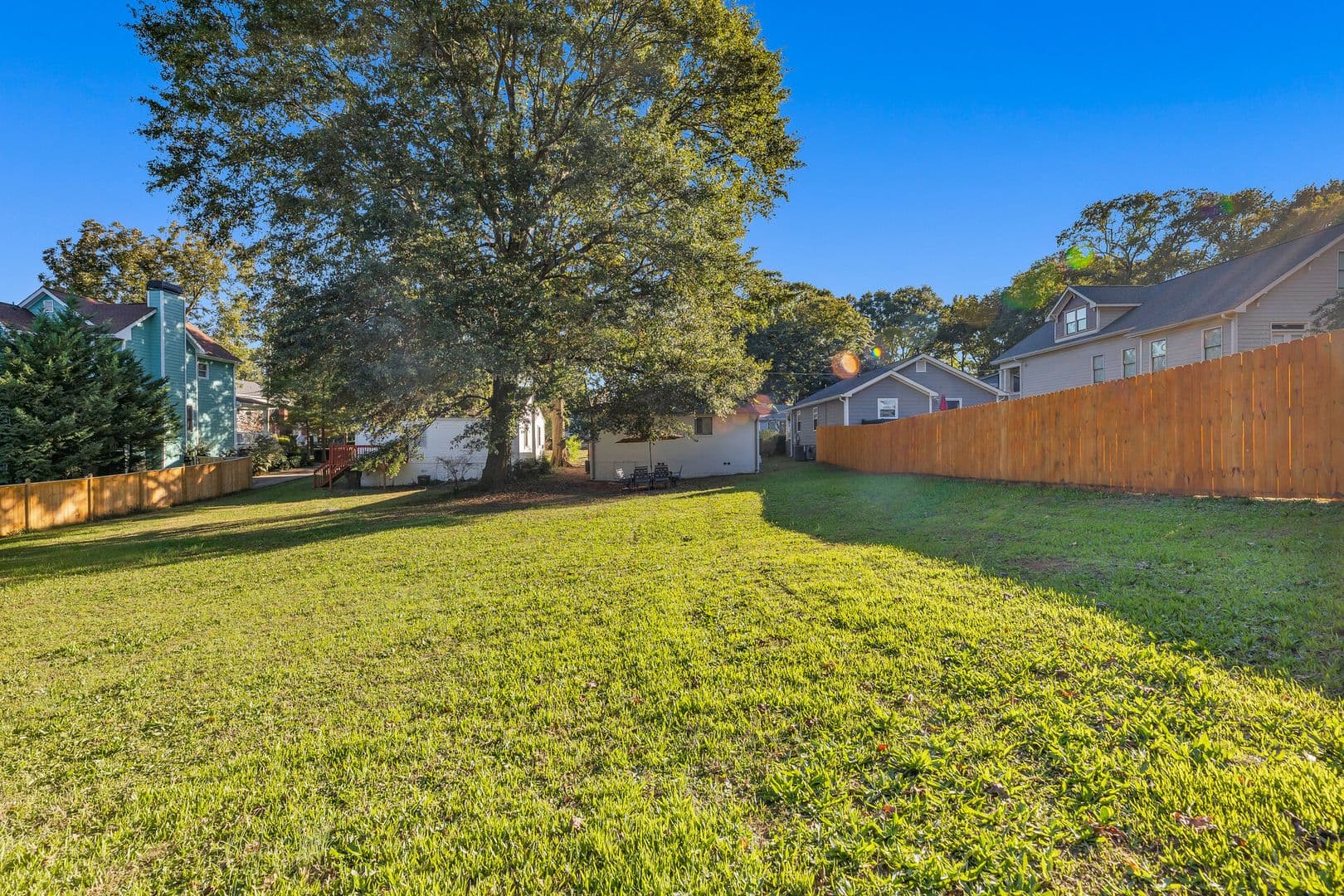 East Point Apartment: 1329 Walker Avenue (Right side)