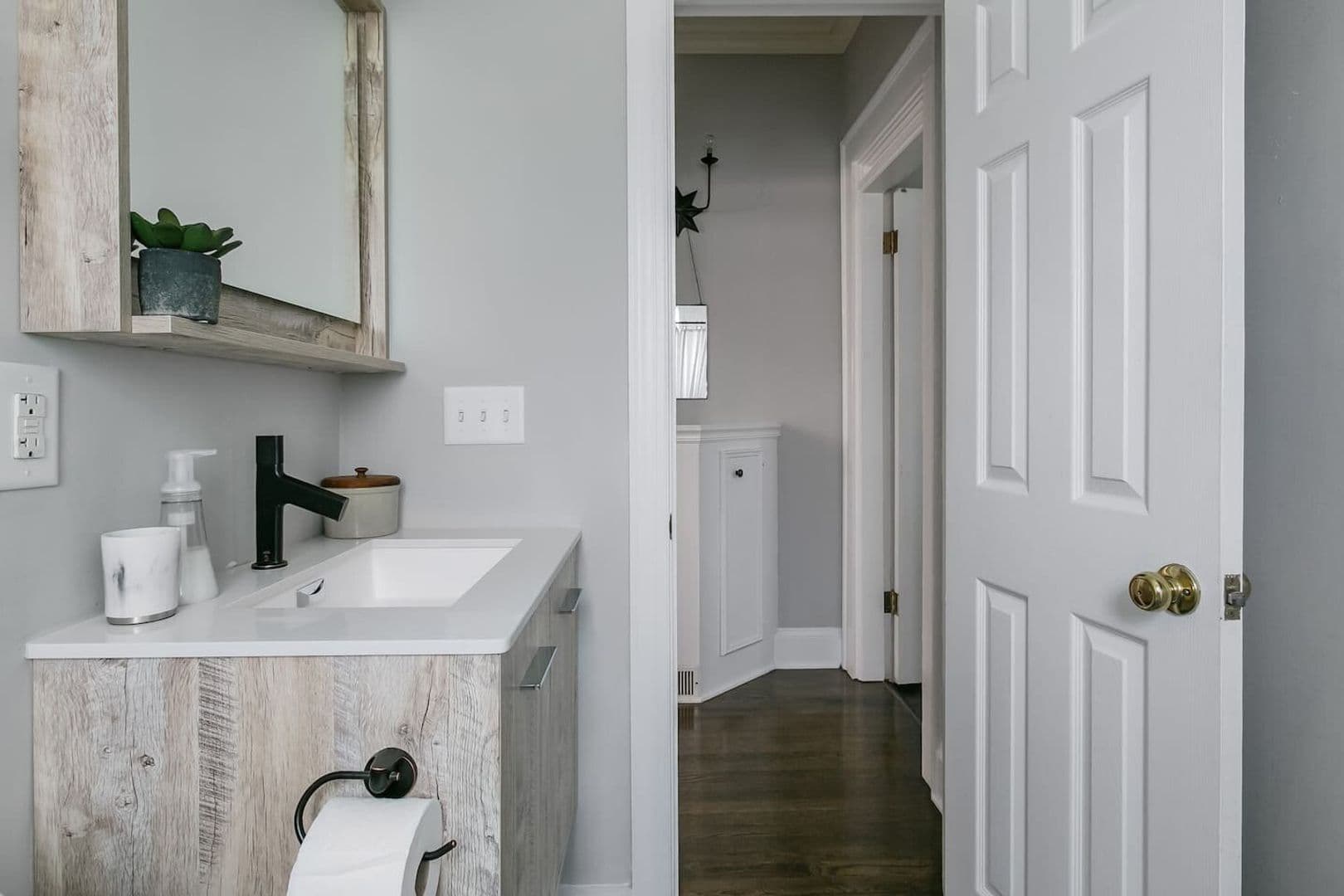 Atlanta House: 1876 DeKalb Avenue Northeast