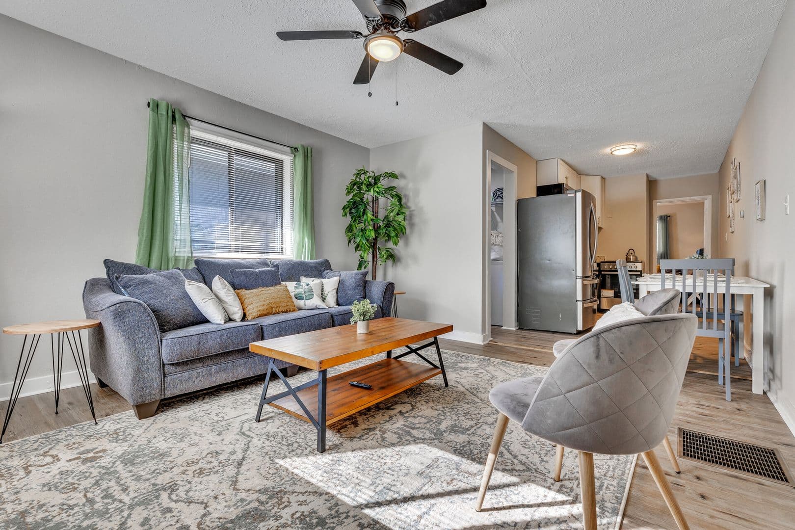 East Point Apartment: 1329 Walker Avenue (Right side)