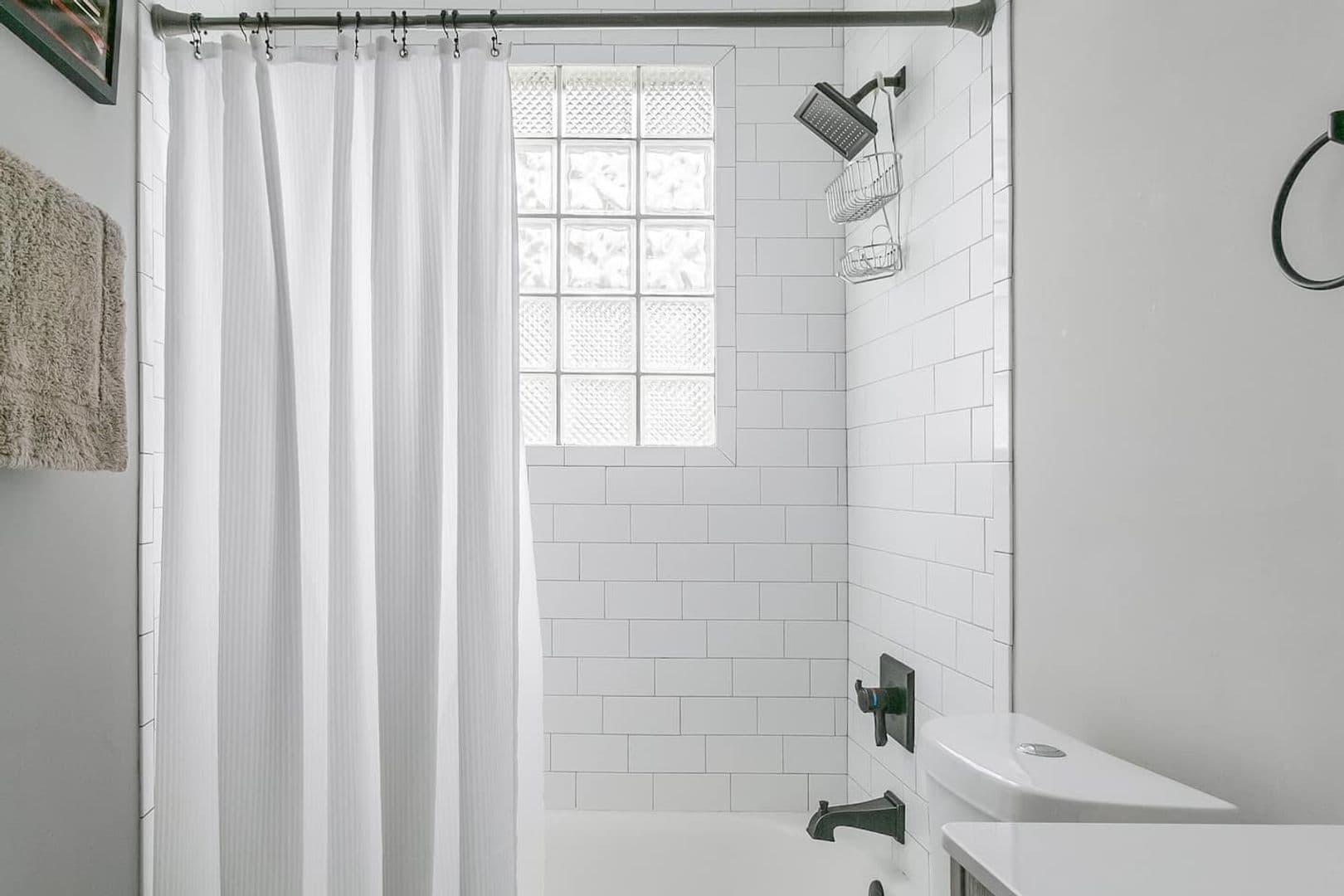 Atlanta House: 1876 DeKalb Avenue Northeast