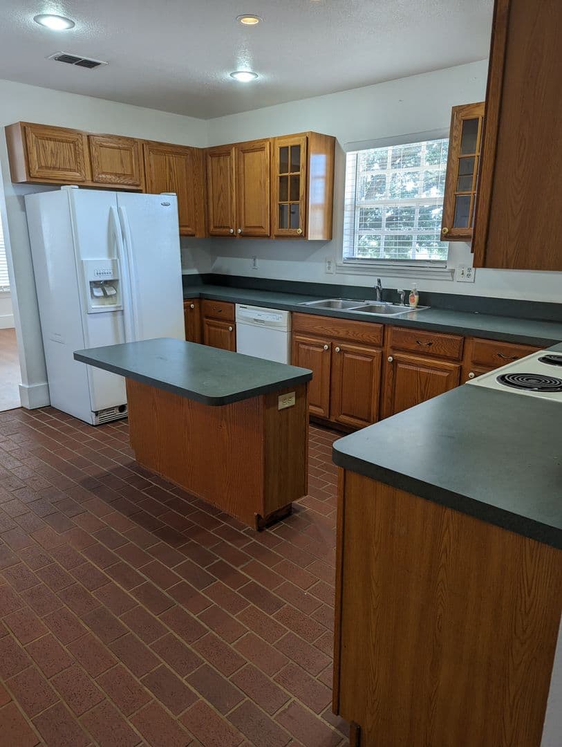 Clermont House: 20333 Sugarloaf Mountain Road