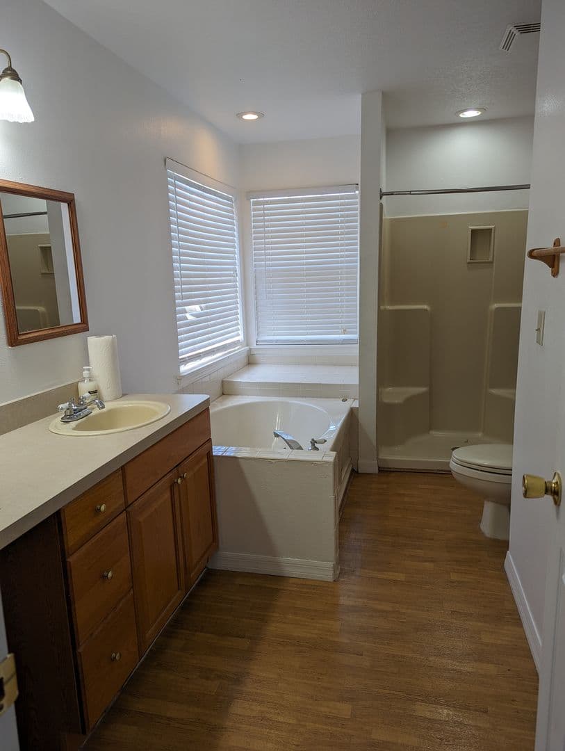 Clermont House: 20333 Sugarloaf Mountain Road