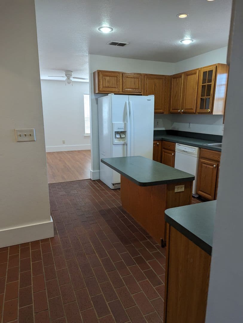 Clermont House: 20333 Sugarloaf Mountain Road