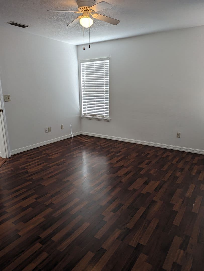 Clermont House: 20333 Sugarloaf Mountain Road