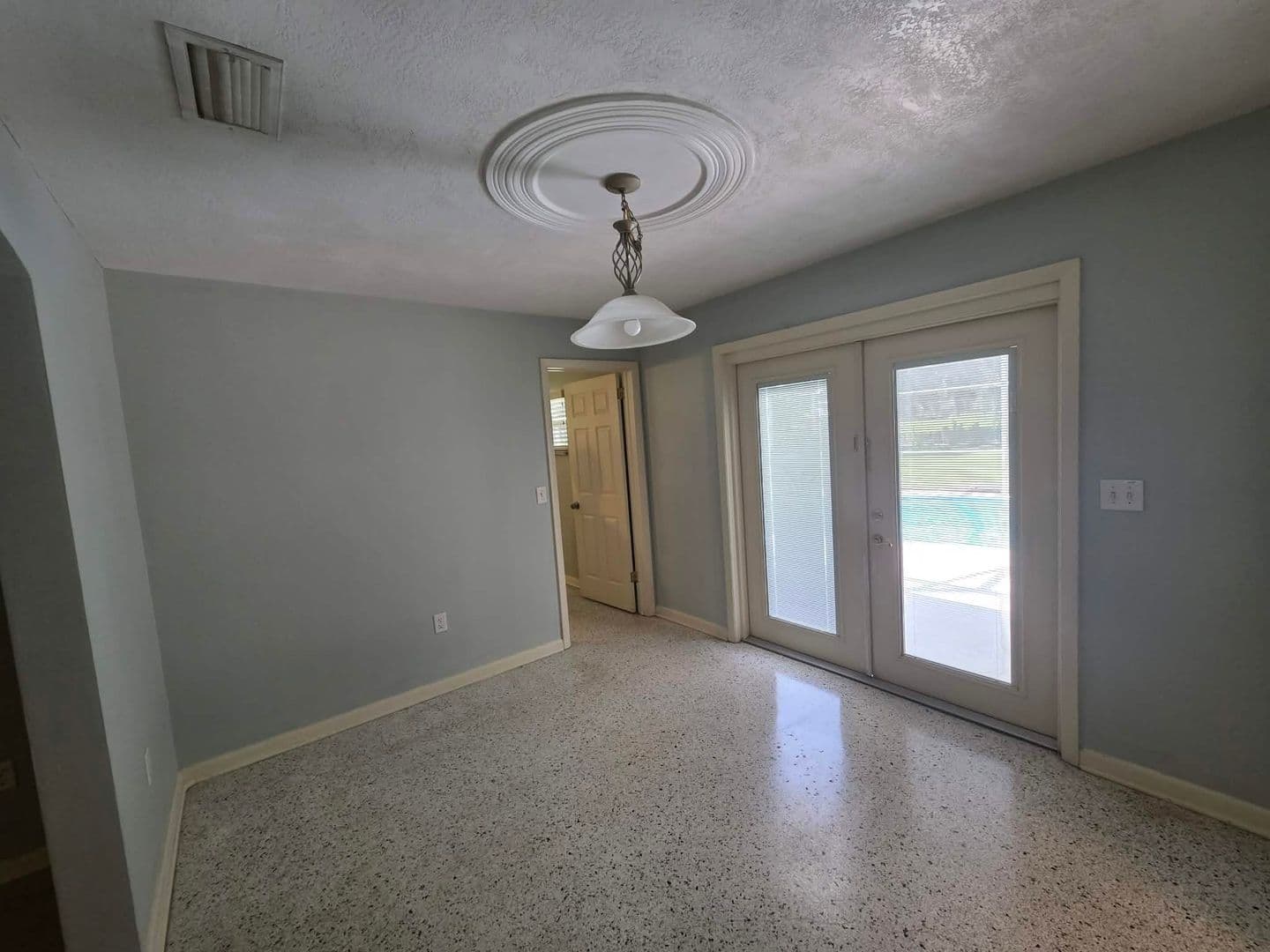 Astatula House: 25601 Laylaine Drive