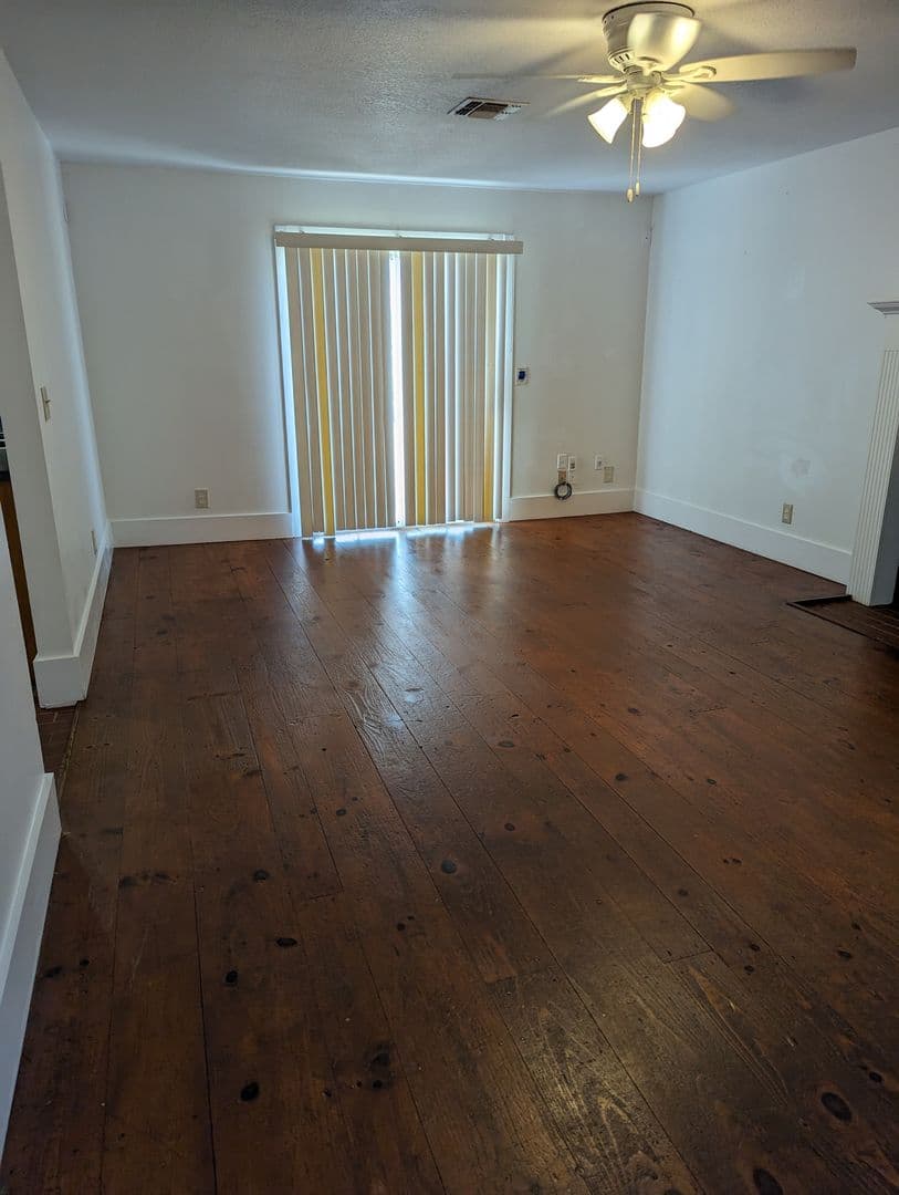 Clermont House: 20333 Sugarloaf Mountain Road