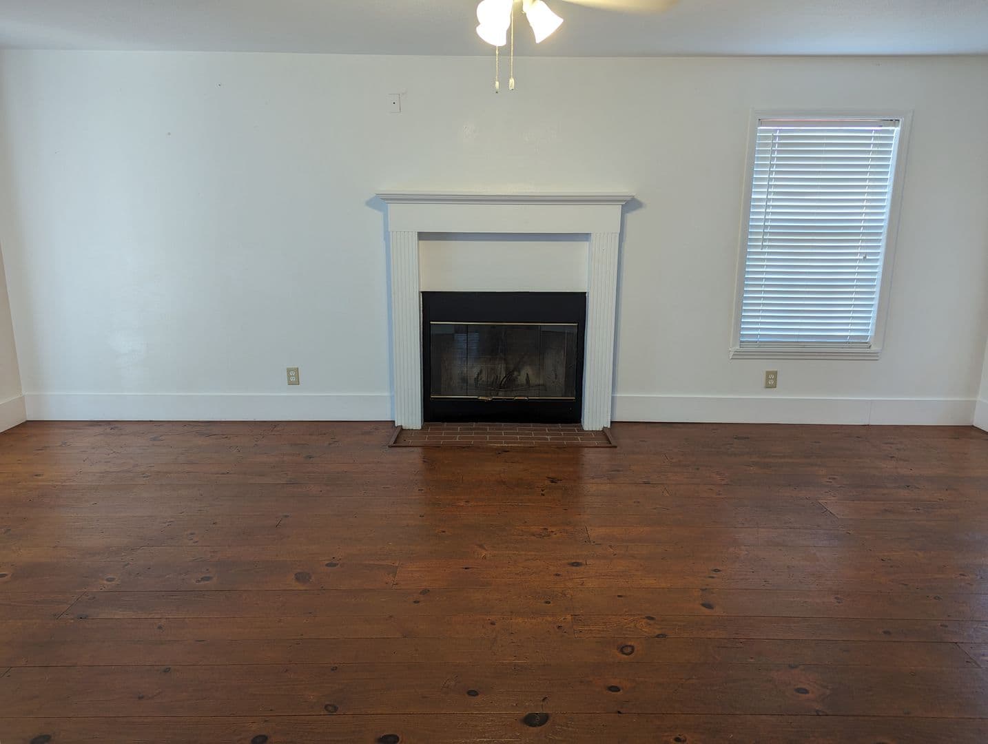 Clermont House: 20333 Sugarloaf Mountain Road
