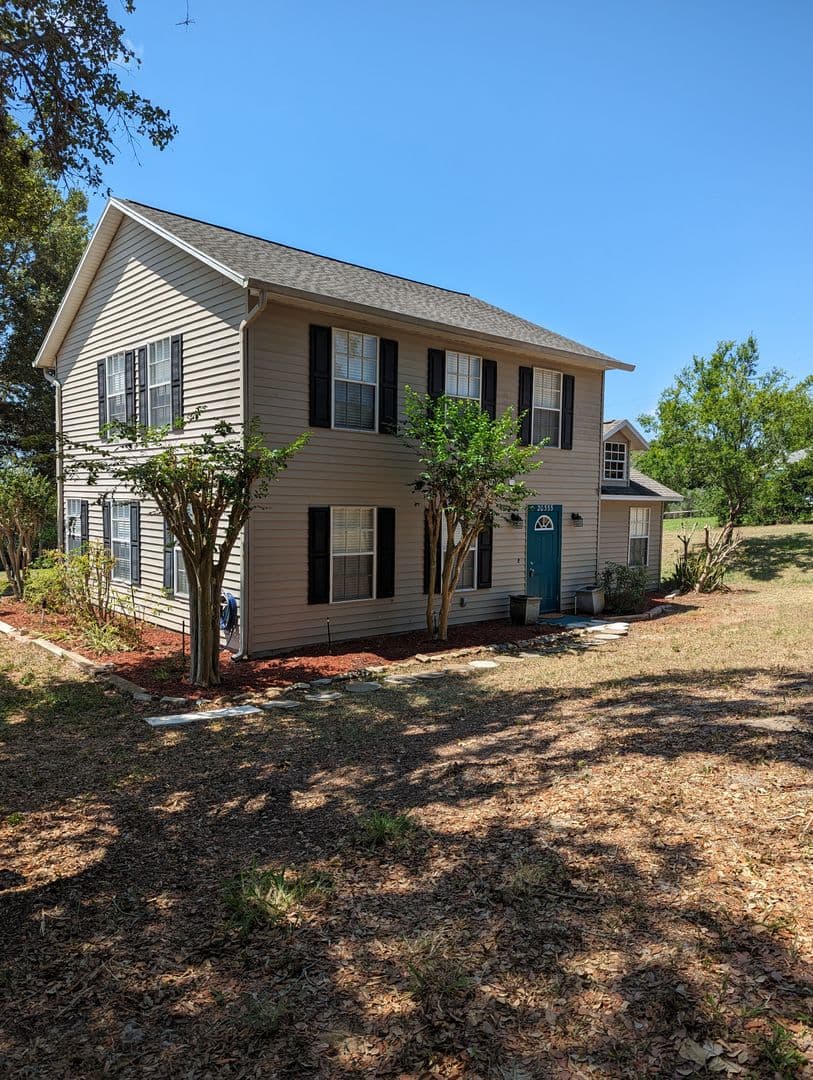 Clermont House: 20333 Sugarloaf Mountain Road