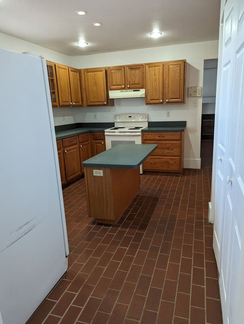 Clermont House: 20333 Sugarloaf Mountain Road