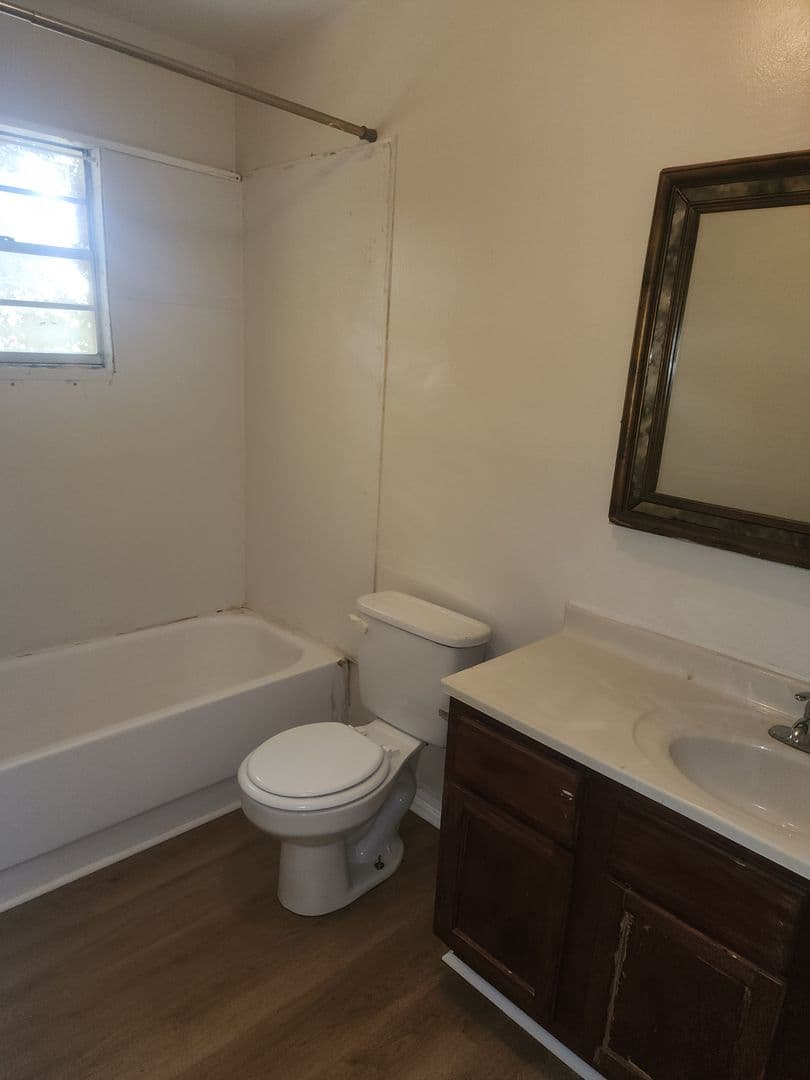 Jacksonville Apartment: Lakeside Drive