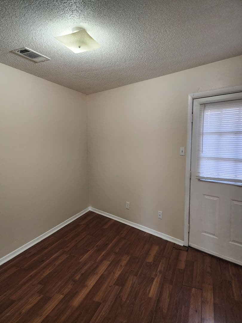 Jacksonville Apartment: 803 South Redmond Rd