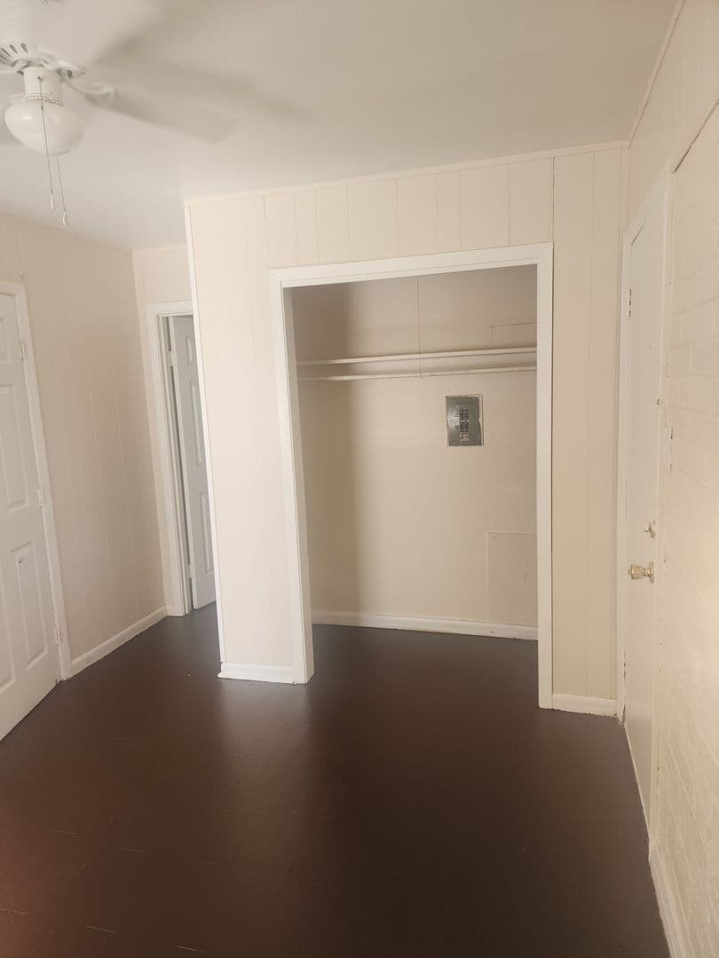 Jacksonville Apartment: Lakeside Drive