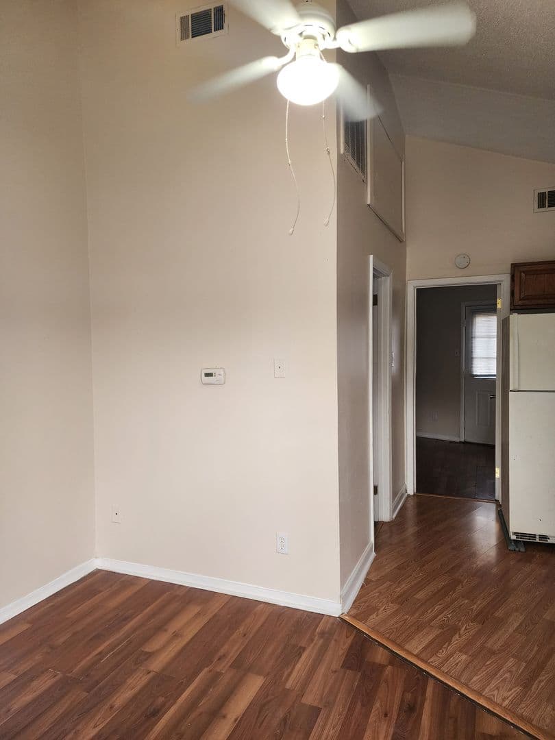 Jacksonville Apartment: 803 South Redmond Rd