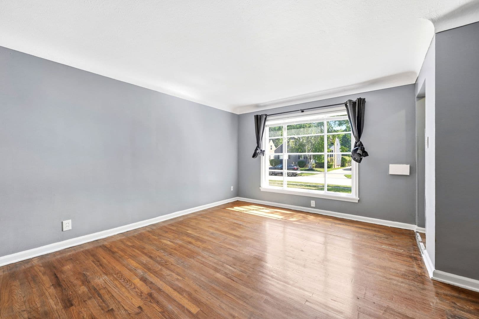 SOUTH EUCLID House: 988 GLENSIDE AVE