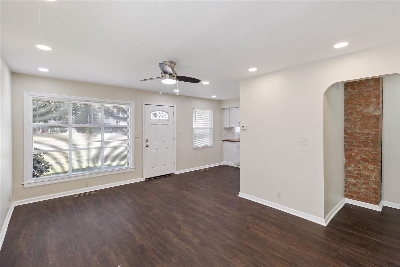Willowick House: 443 Fairway Blvd