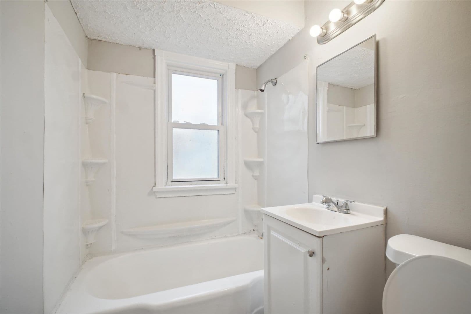 Euclid House: 25301 Marsdon Ave