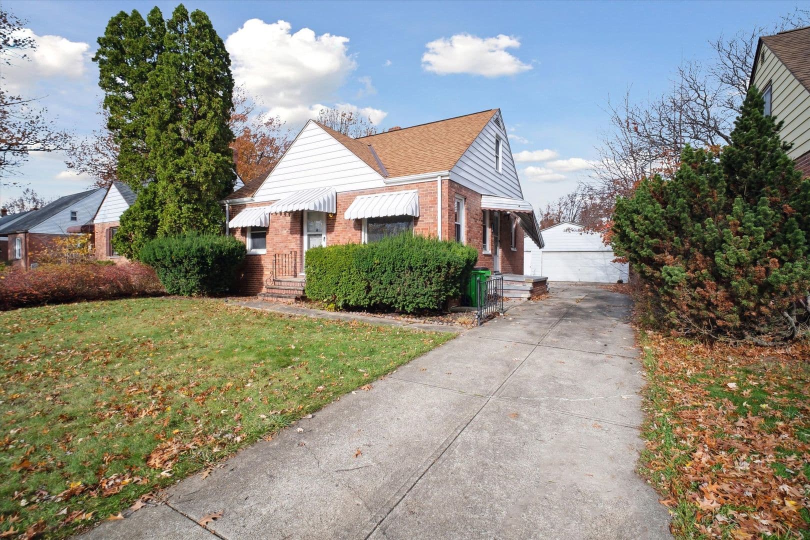 Euclid House: 25301 Marsdon Ave