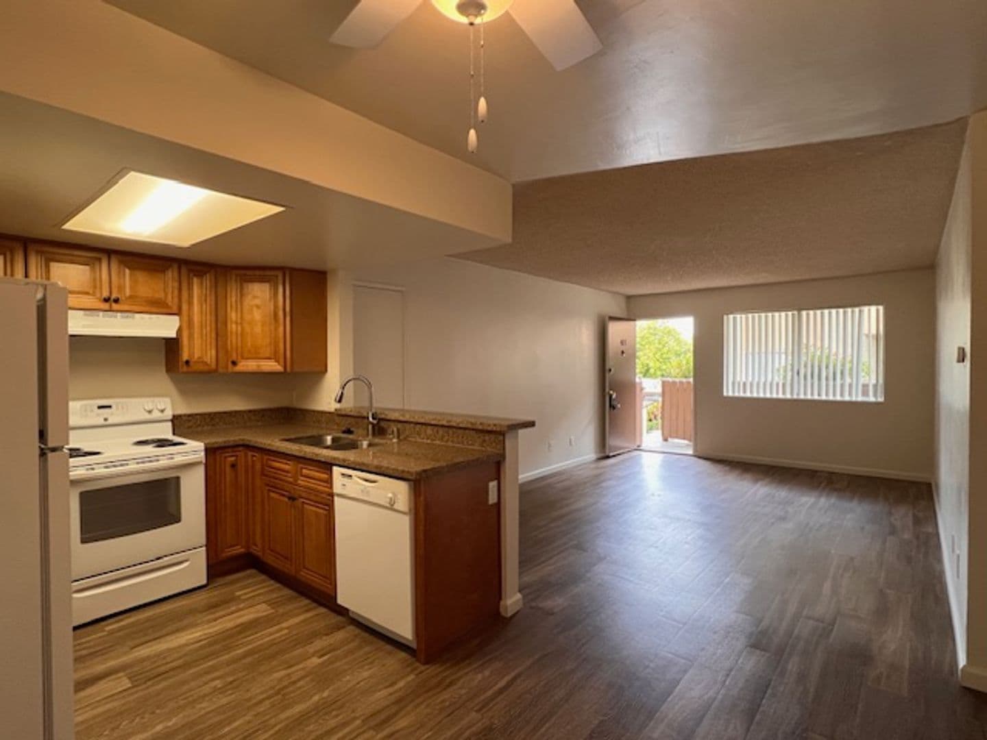 Fallbrook Apartment: 426 Ammunition Road