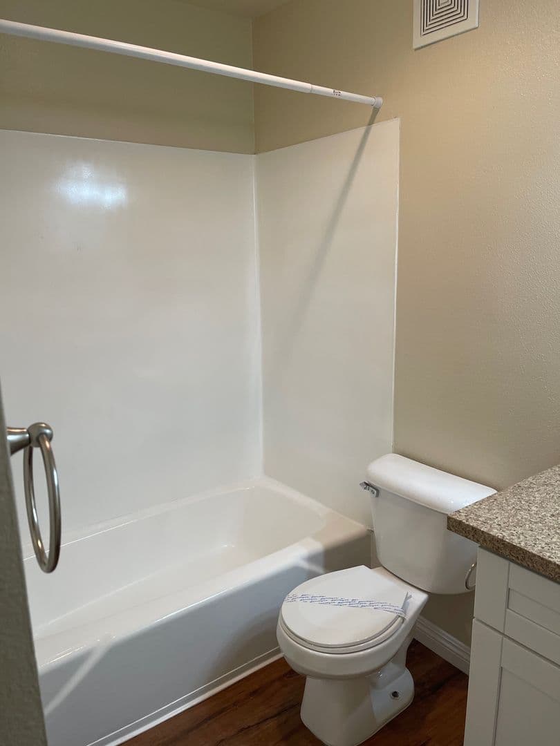 Fallbrook Apartment: 218 W. Clemmens Lane