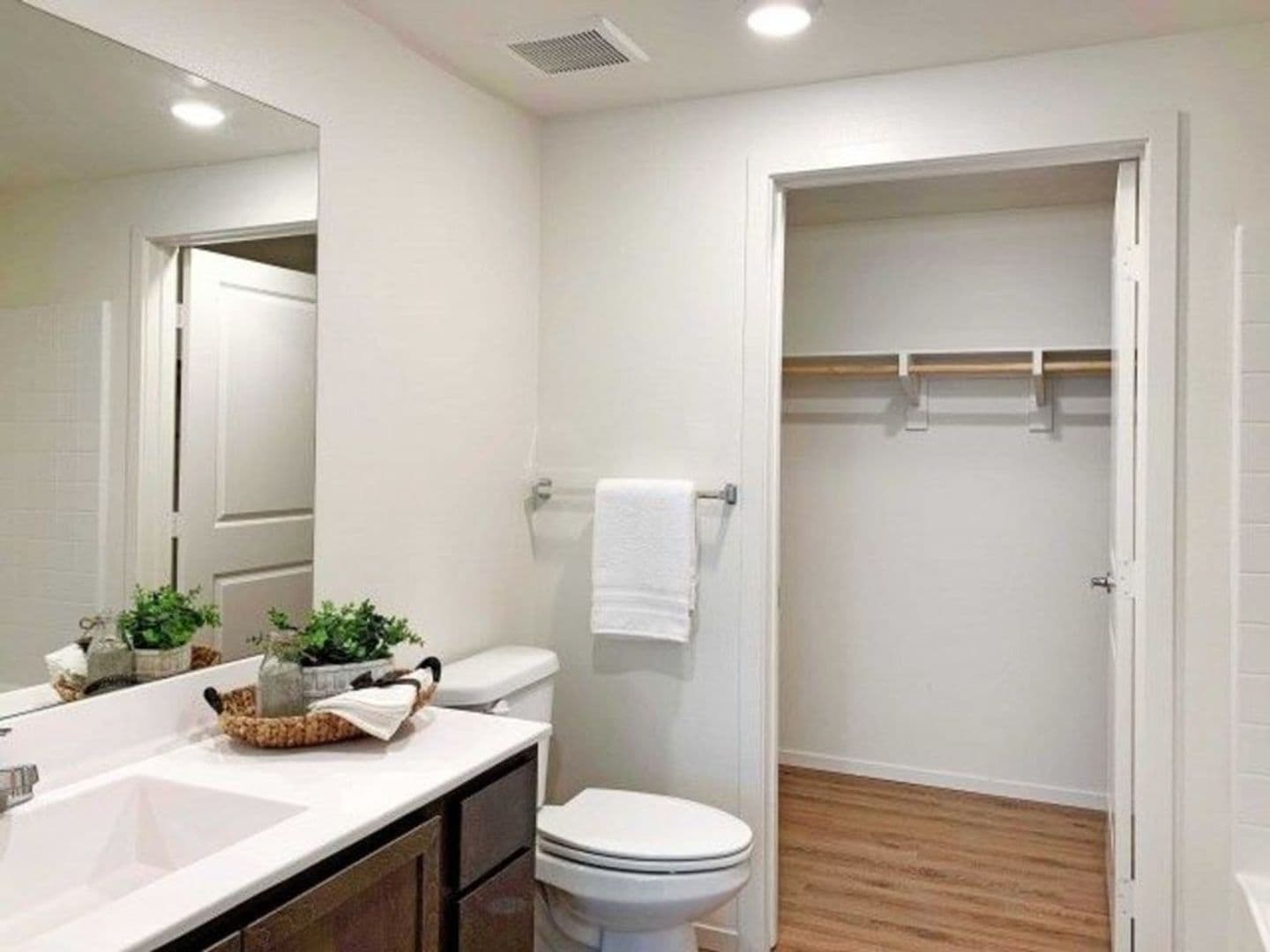 National City Apartment: 900 E 12th Street