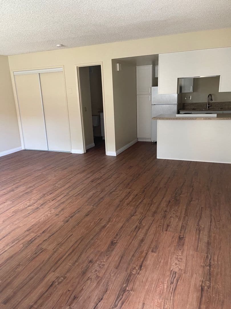 Fallbrook Apartment: 218 W. Clemmens Lane