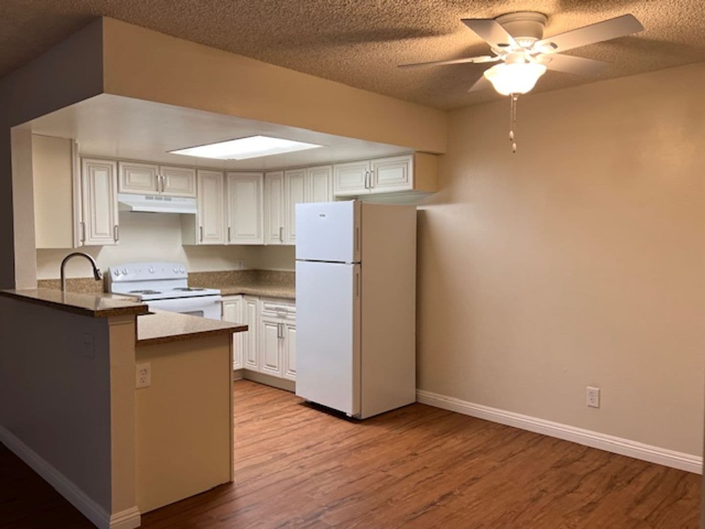 Fallbrook Apartment: 426 Ammunition Road