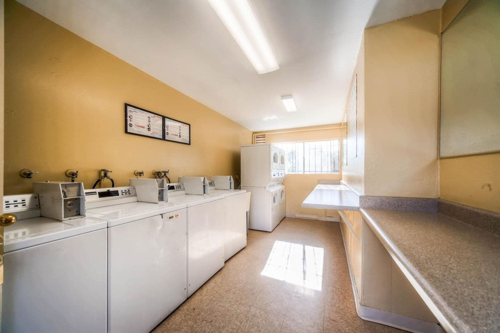 Fallbrook Apartment: 218 W. Clemmens Lane