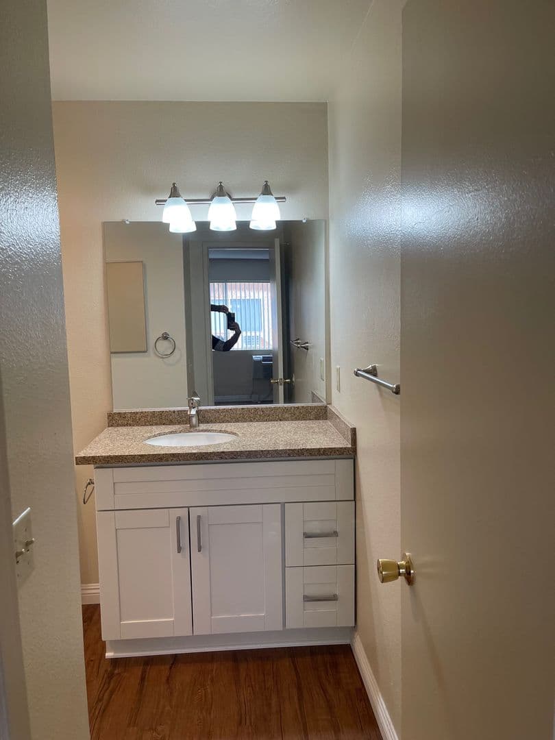 Fallbrook Apartment: 218 W. Clemmens Lane